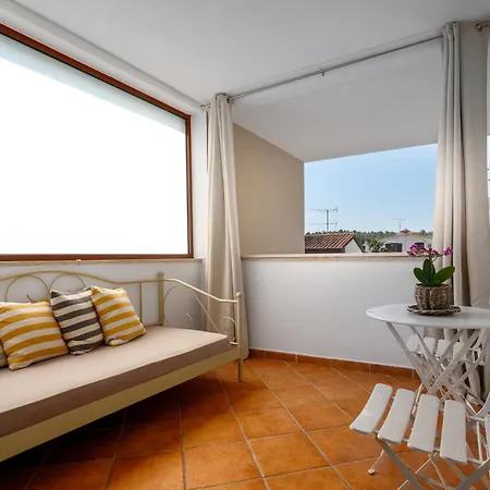 Vila Carla With Garden *
